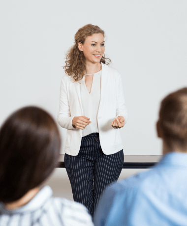 Naucz się mówić językiem słuchaczy i zdobądź ich zainteresowanie i uwagę podczas wystąpień publicznych.