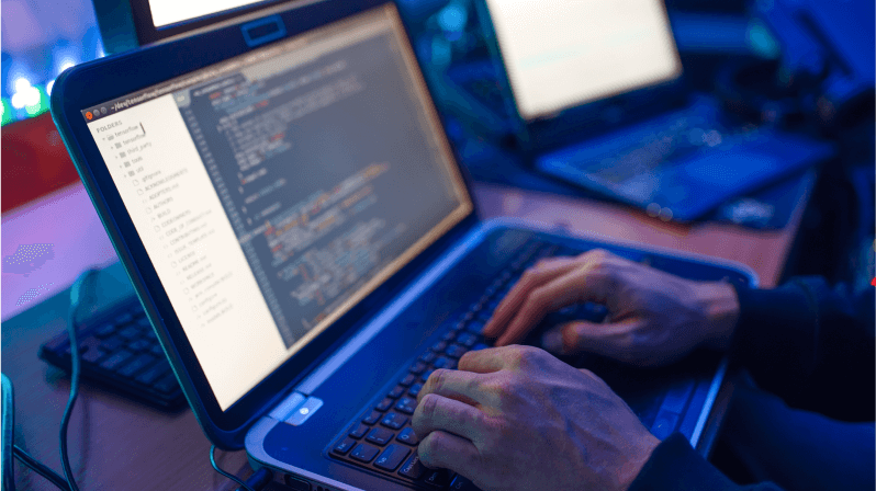 Dowiedz się jak łączyć aplikacje za pomocą formatów JSON i XML