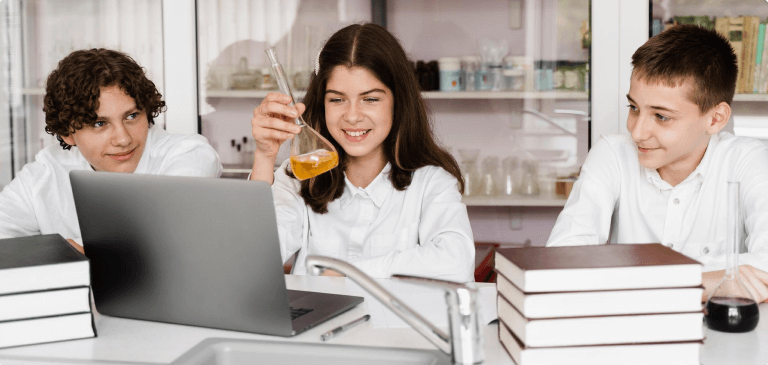 Rozwiązywanie równań reakcji.