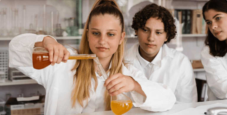 Roztwory na zajęciach szkolnych.